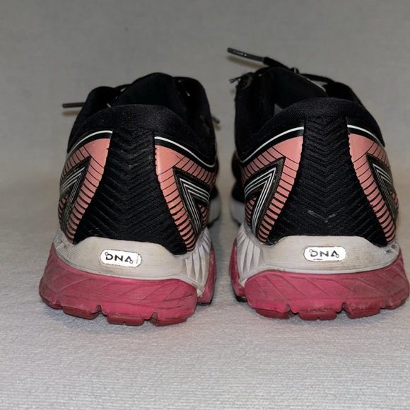 Brooks Ghost women’s black and pink running sneaker size 9.5 wide - Picture 3 of 10